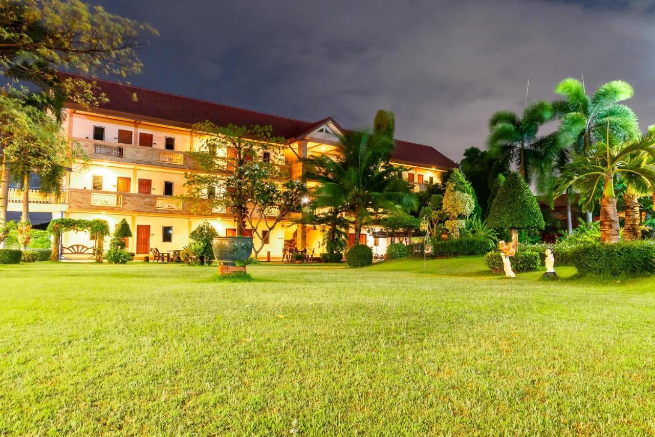 Pn Gold Resort Bangsaen Esterno foto