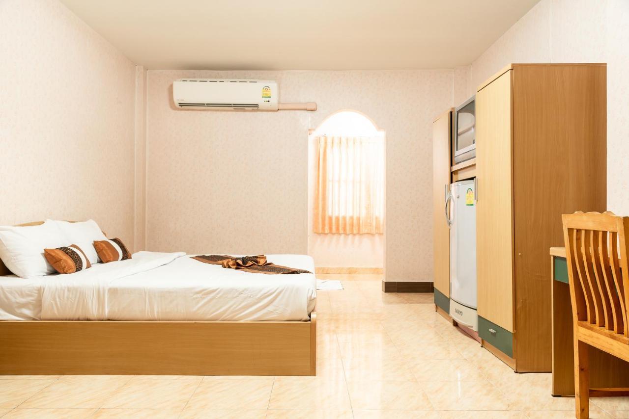 Pn Gold Resort Bangsaen Esterno foto