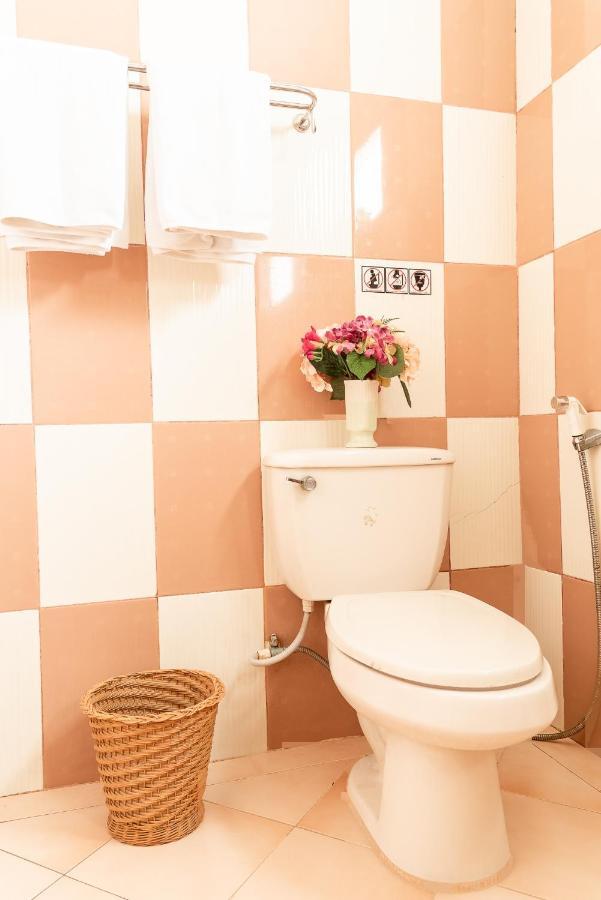Pn Gold Resort Bangsaen Esterno foto