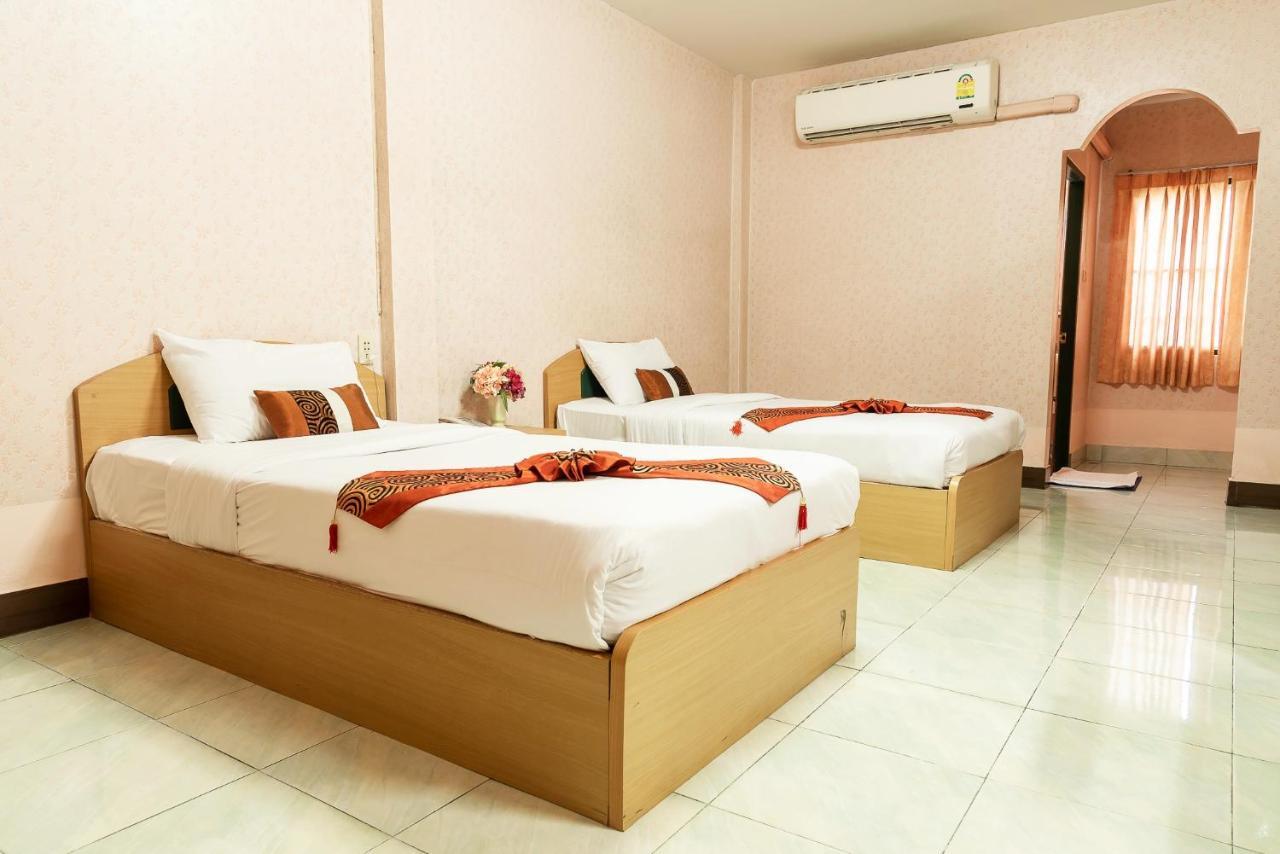 Pn Gold Resort Bangsaen Esterno foto