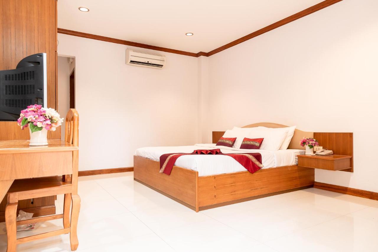 Pn Gold Resort Bangsaen Esterno foto