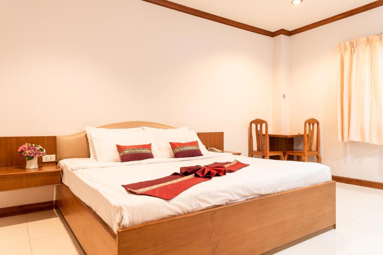 Pn Gold Resort Bangsaen Esterno foto