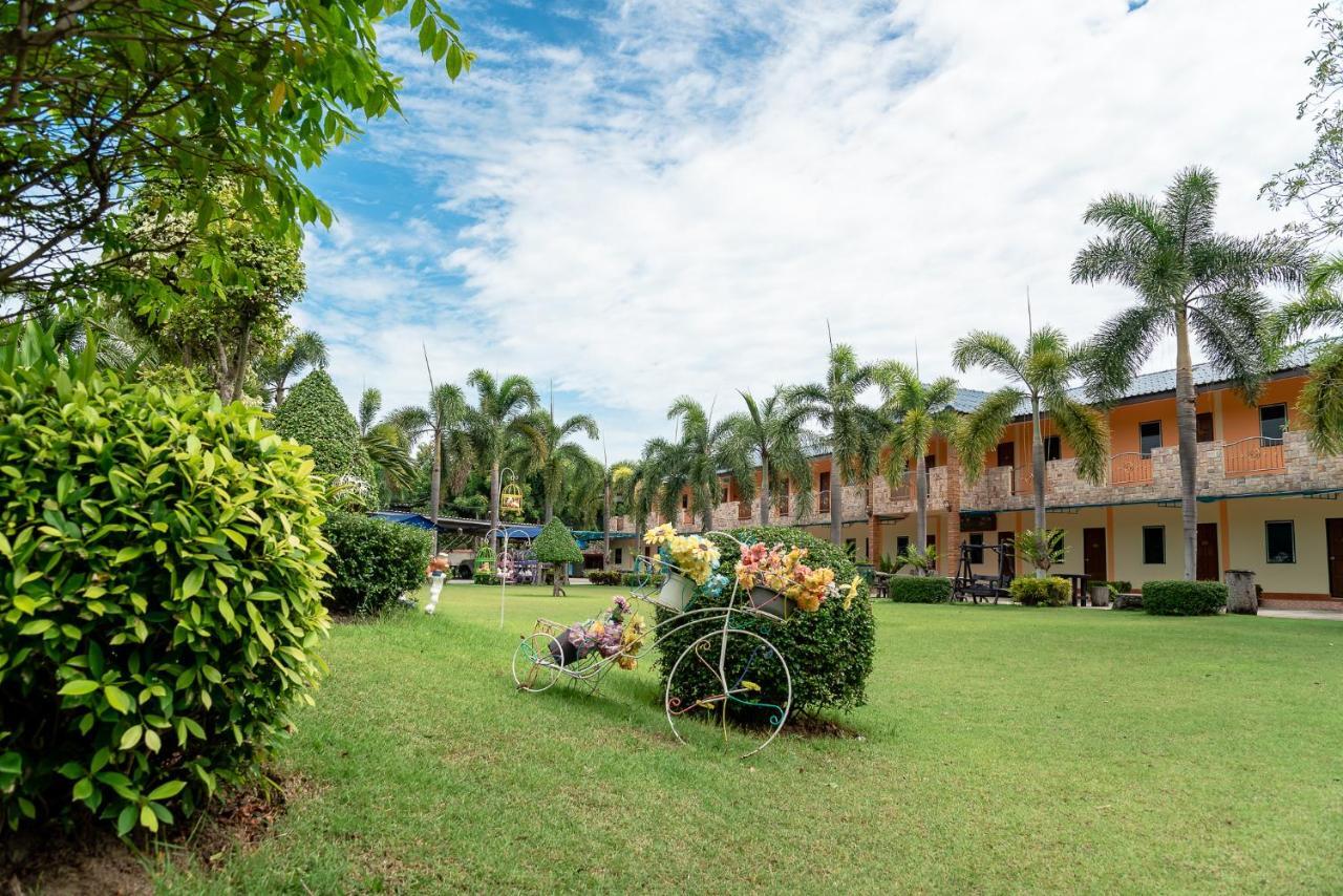 Pn Gold Resort Bangsaen Esterno foto