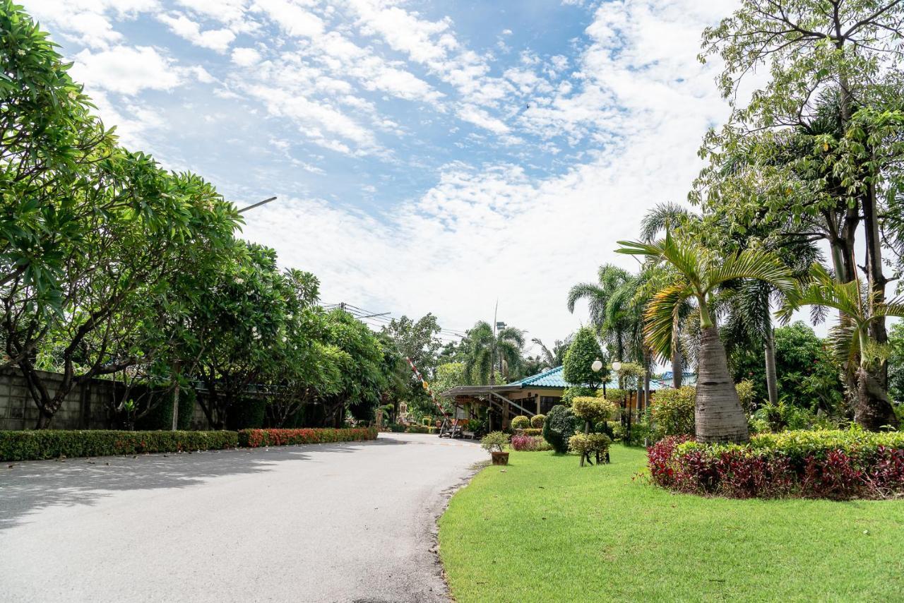 Pn Gold Resort Bangsaen Esterno foto