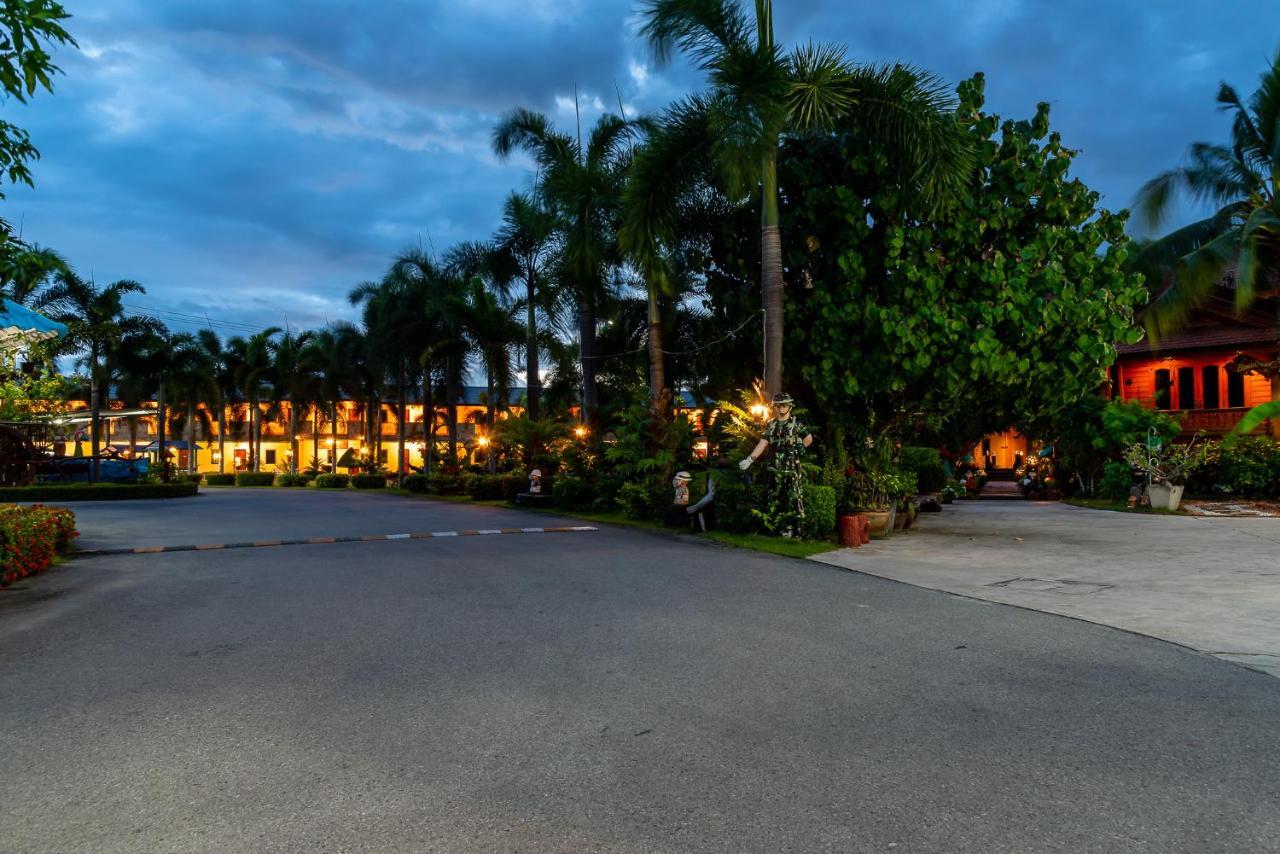 Pn Gold Resort Bangsaen Esterno foto