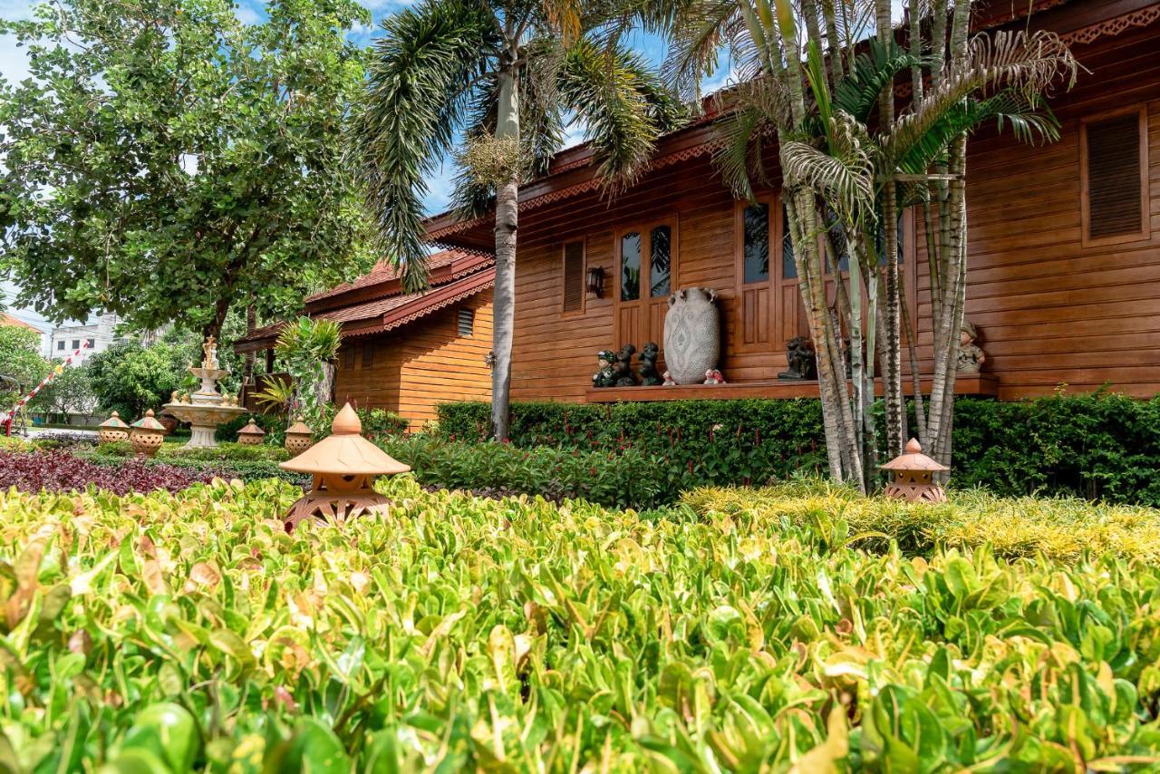 Pn Gold Resort Bangsaen Esterno foto