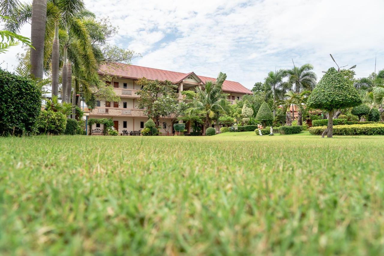 Pn Gold Resort Bangsaen Esterno foto