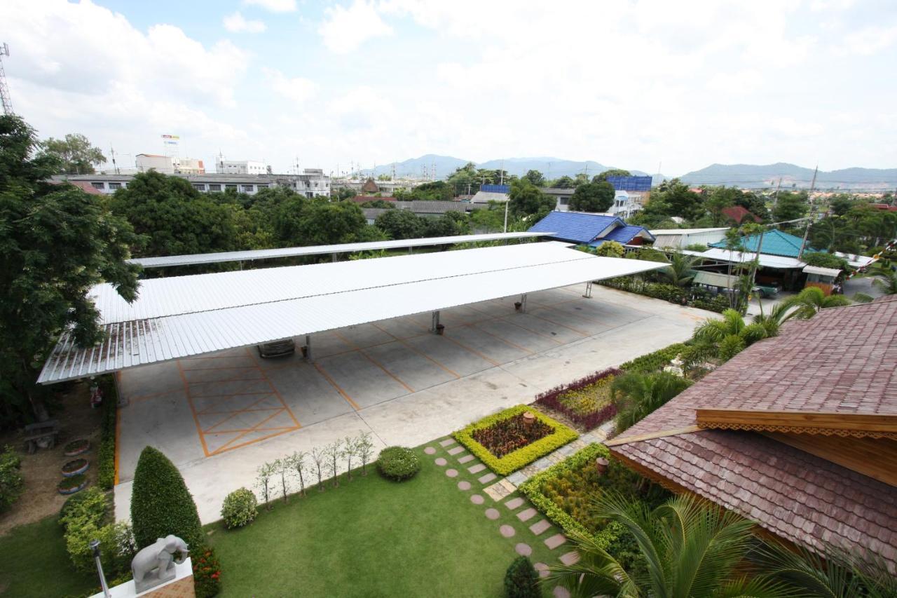 Pn Gold Resort Bangsaen Esterno foto