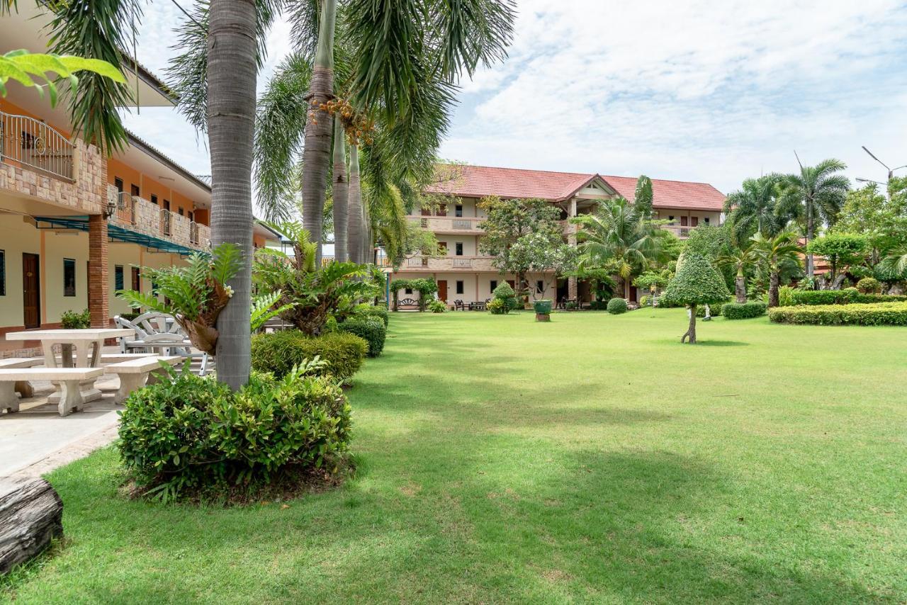 Pn Gold Resort Bangsaen Esterno foto