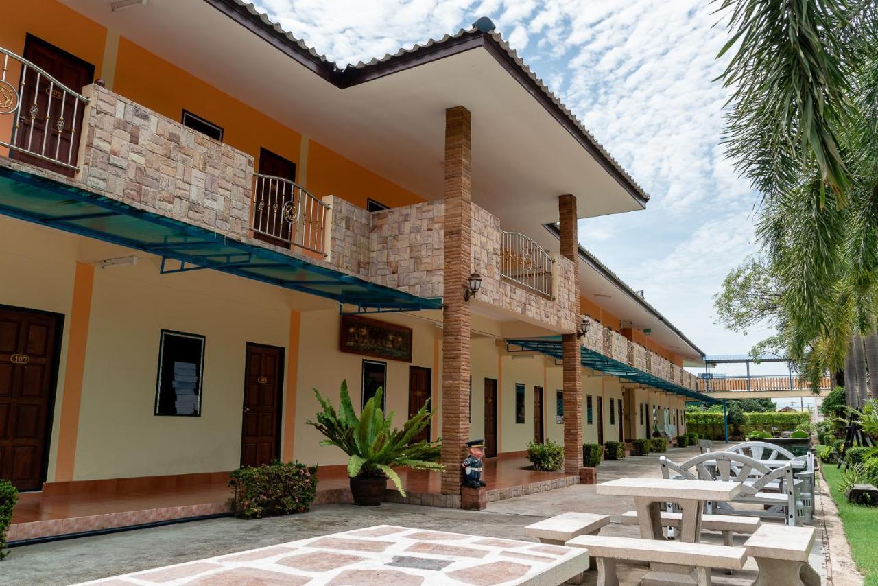 Pn Gold Resort Bangsaen Esterno foto