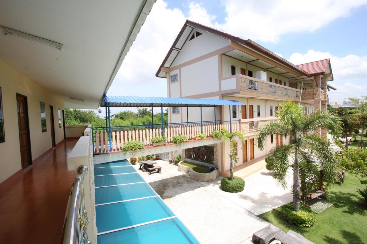 Pn Gold Resort Bangsaen Esterno foto