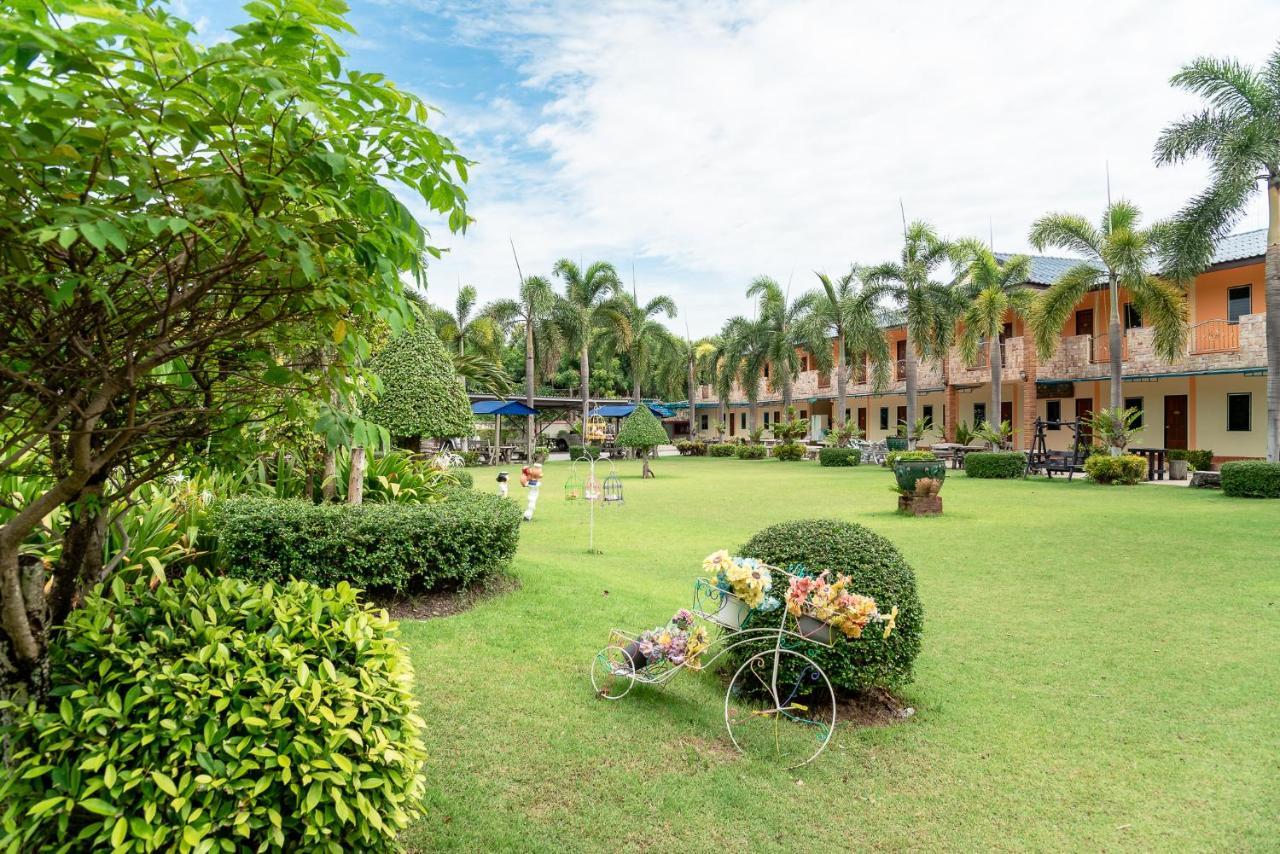 Pn Gold Resort Bangsaen Esterno foto